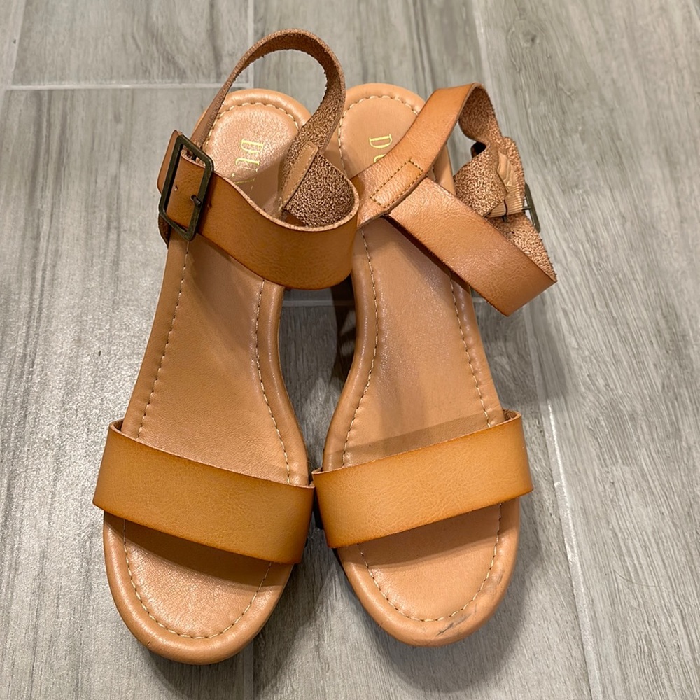 Dunes Block Heel Sandals 10